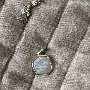 Kendra Scott gold tone  Hexagon Pendant. Broken chain for parts.